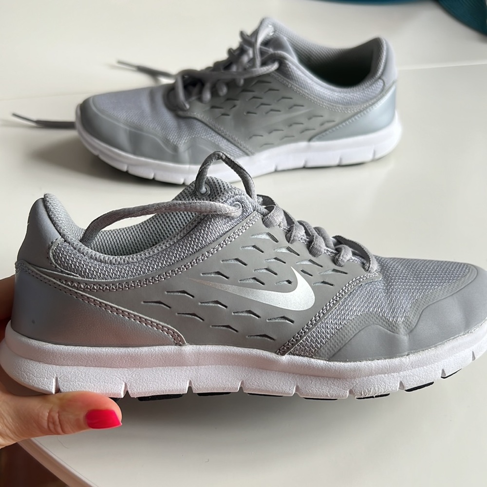 Nike light grey sneakers, size 6,5